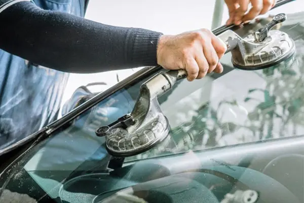 800qf windshield repair replacement service image